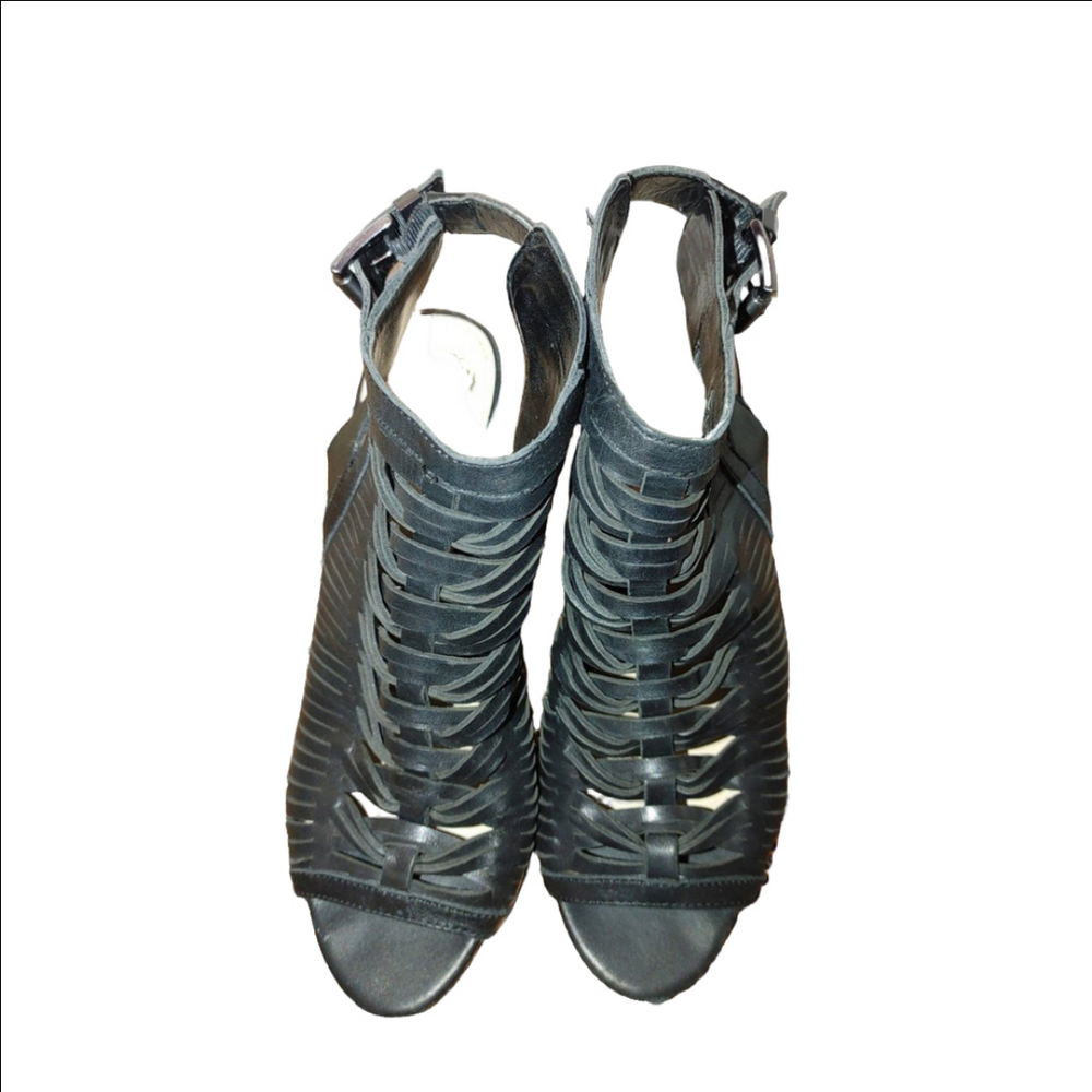 Vince Camuto size 9M